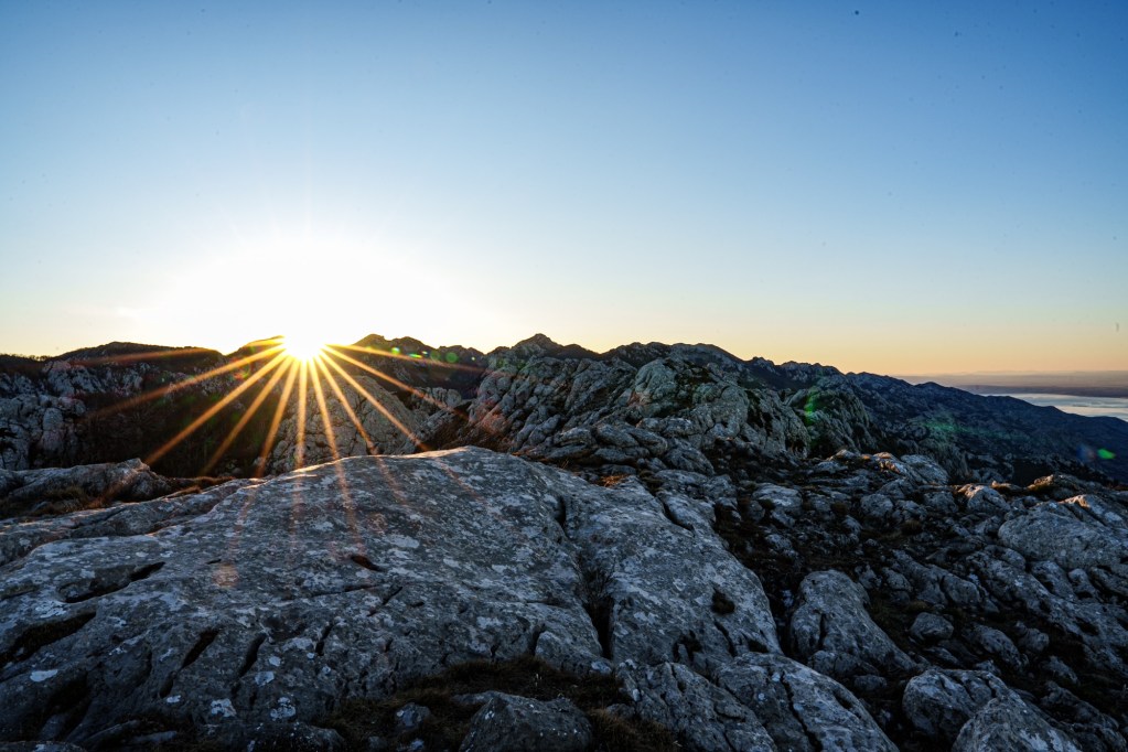 Paklenica Nationalpark mit Bergen